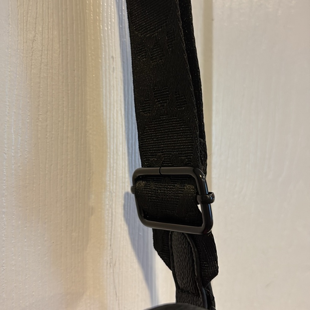 BNWT BETSEY JOHNSON Black Skull Embossed Women's Mini Crossbody Bag - Picture 7 of 9
